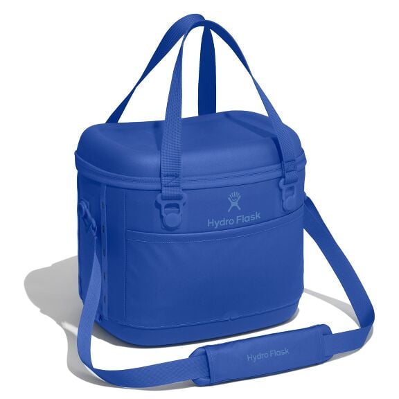 carryouttm-soft-cooler-15-l-h9 12pco382_carryout_cooler_15l_capri_blue_angled_1.jpg