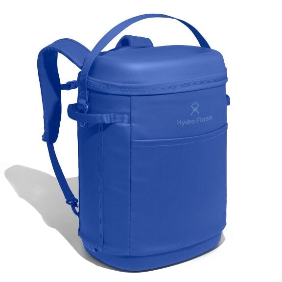 carryouttm-backpack-22-l-r9 18pco382_carryout_backpack_22l_capri_blue_angled_1.jpg
