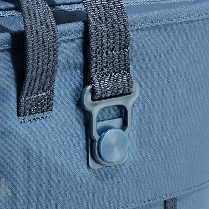 carryouttm-soft-cooler-tote-30-l-a9 250815_hydro_cooler_details_14838_2_7.jpg