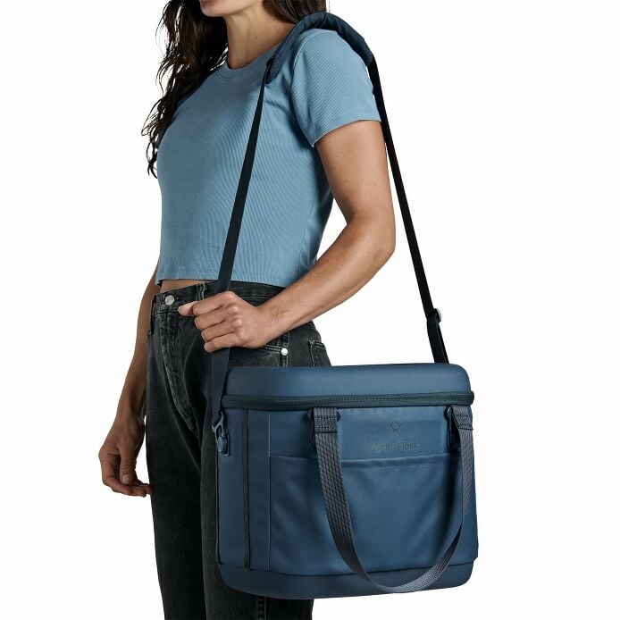 carryouttm-soft-cooler-15-l-h9 250815_hydro_s26_hb_14556_6.jpg