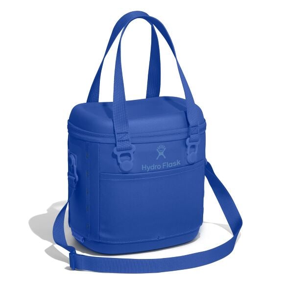 carryouttm-soft-cooler-10-l-u3 6pco382_carryout_cooler_10l_capri_blue_angled_1.jpg