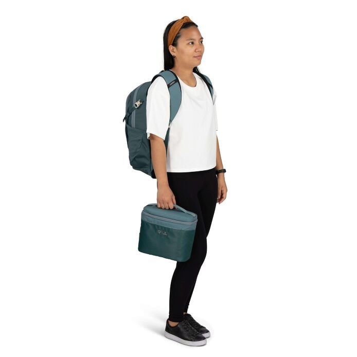 osprey-axis-x-hydro-flask-campus-essentials-bundle-j6 axisxhydroflask_s26_onbody1_cascadeblue_10007249_2.jpg