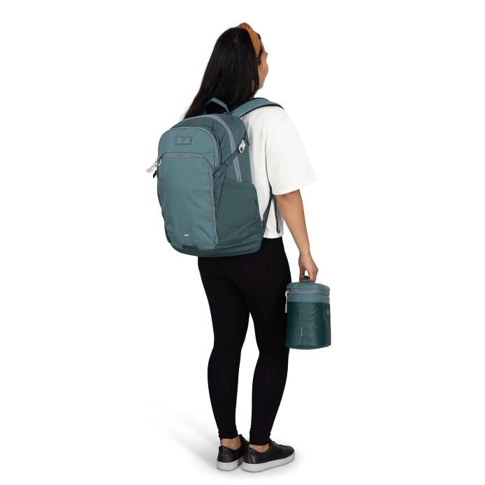 osprey-axis-x-hydro-flask-campus-essentials-bundle-j6 axisxhydroflask_s26_onbody2_cascadeblue_10007249_2.jpg