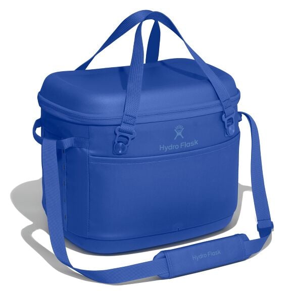 carryouttm-soft-cooler-30-l-l0 cpco382_carryout_cooler_30l_capri_blue_angled_1.jpg