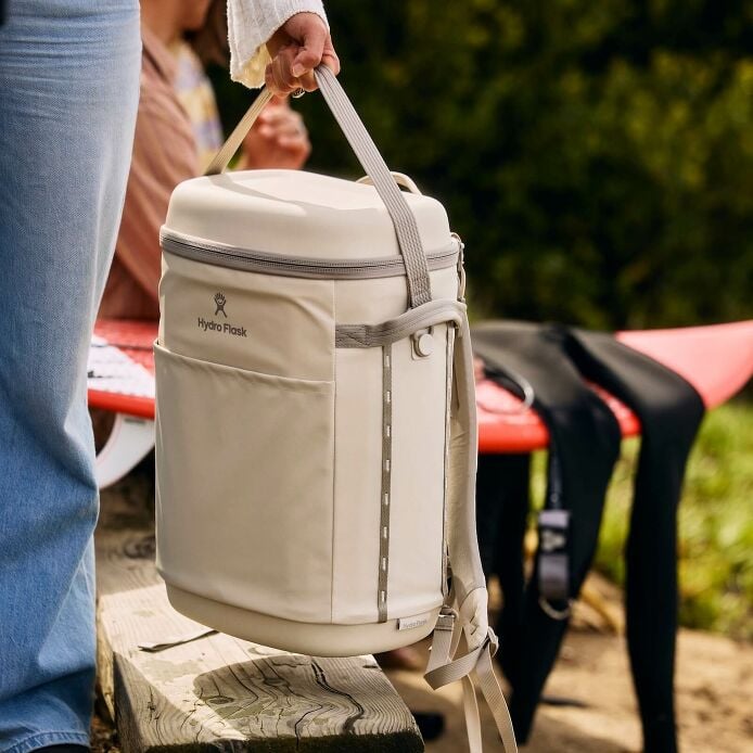 carryouttm-backpack-22-l-r9 hf_carryout_bouwer_d1_l1_torrey_pines_lifestyle_1444_2.jpg