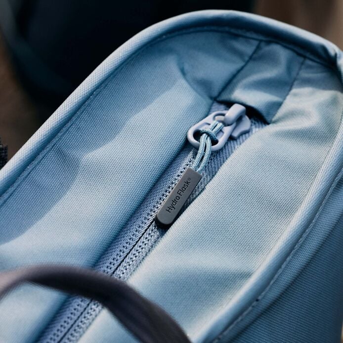 carryouttm-soft-cooler-tote-10-l-j5 hf_carryout_bouwer_d1_l1_torrey_pines_still_life_0112_4.jpg