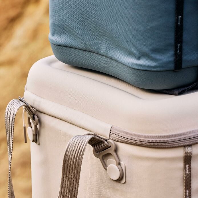 carryouttm-soft-cooler-15-l-h9 hf_carryout_bouwer_d1_l1_torrey_pines_still_life_0381_6.jpg
