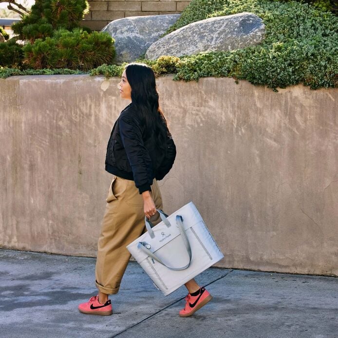carryouttm-soft-cooler-tote-20-l-p8 hf_carryout_bouwer_d2_l1_stone_steps_0066_1.jpg