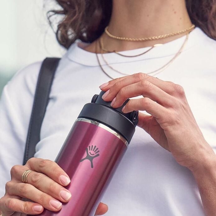 32-oz-lightweight-chug-cap-bottle-l3 hf_s26_lightweight_mcinnis_5123_1_8.jpg