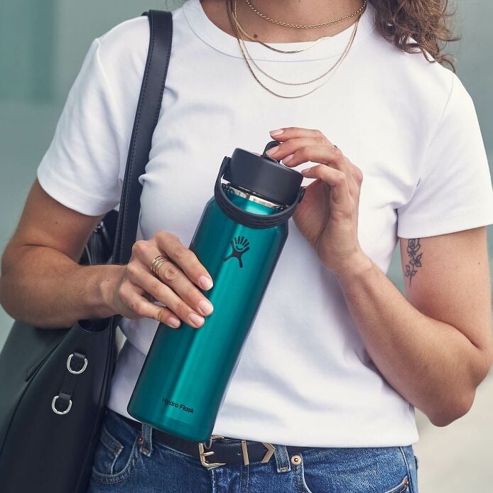 32-oz-lightweight-flex-straw-bottle-t5 hf_s26_lightweight_mcinnis_5167_2_3.jpg