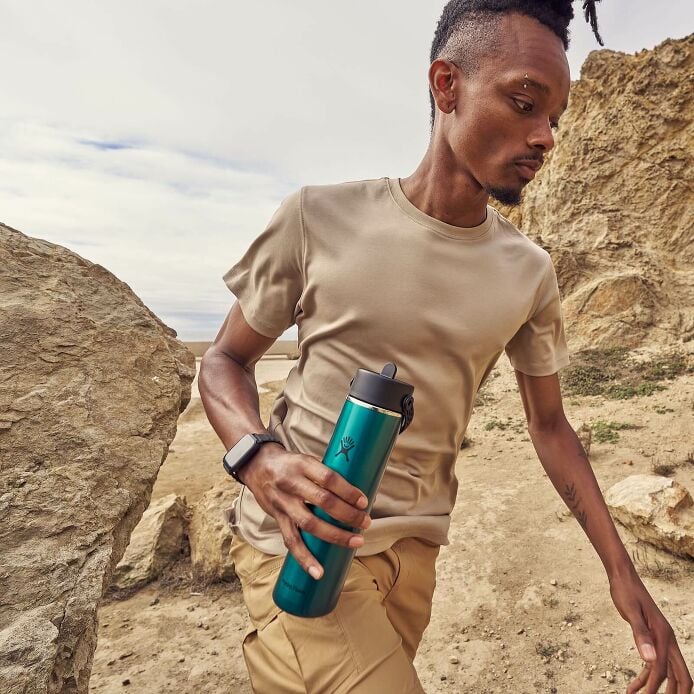 24-oz-lightweight-flex-straw-bottle-g8 hf_s26_lightweight_mcinnis_6828_4.jpg