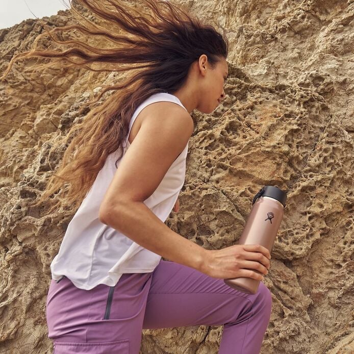 32-oz-lightweight-flex-straw-bottle-t5 hf_s26_lightweight_mcinnis_6946_1_3.jpg
