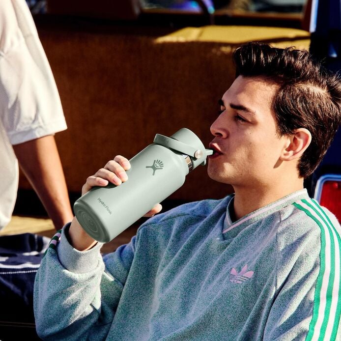32-oz-wide-mouth-with-flex-straw-cap-y8 s25_tailgating_brouwer_exp-2028-06-01_04-6336_1__5.jpg